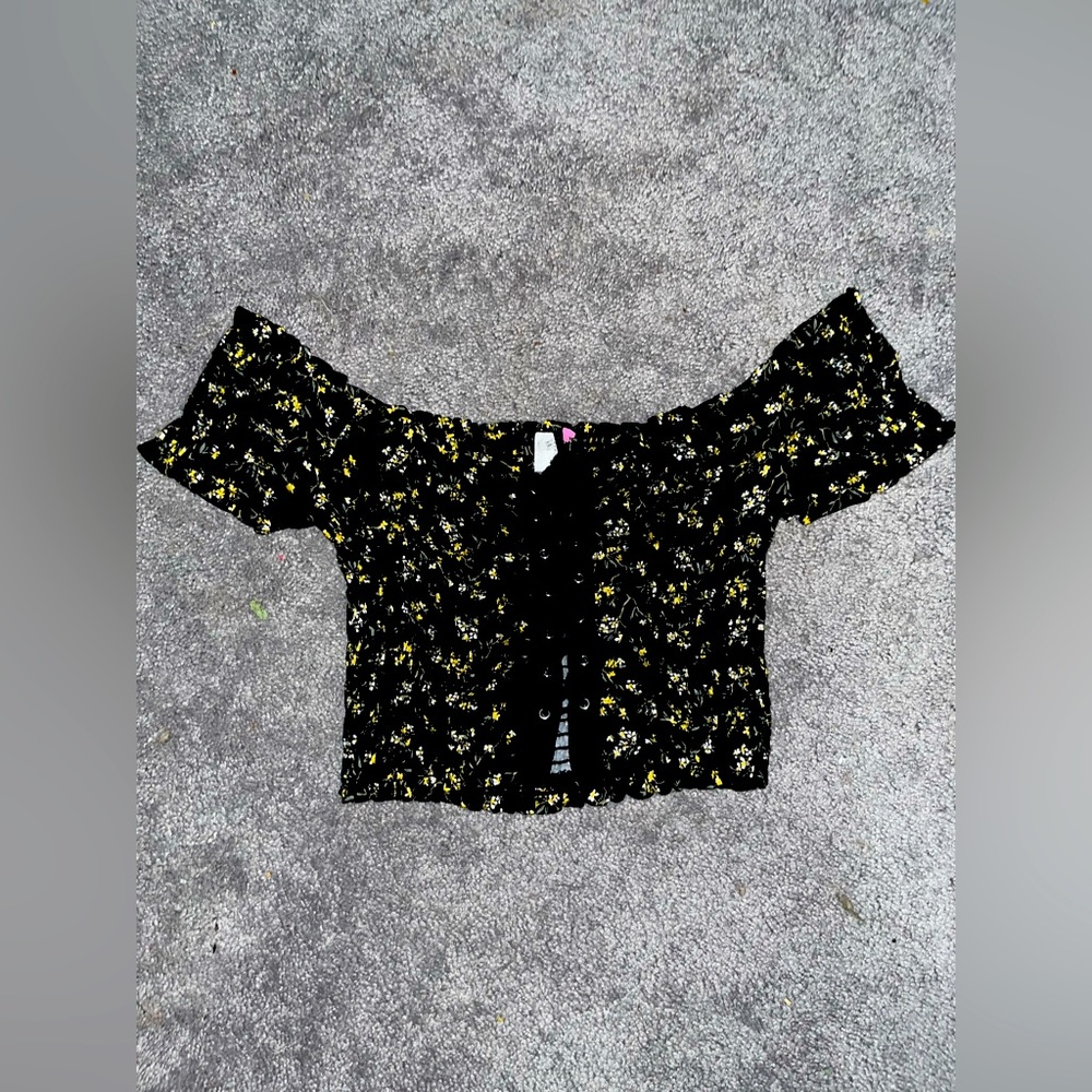 Windsor, size small, off the shoulder crop top